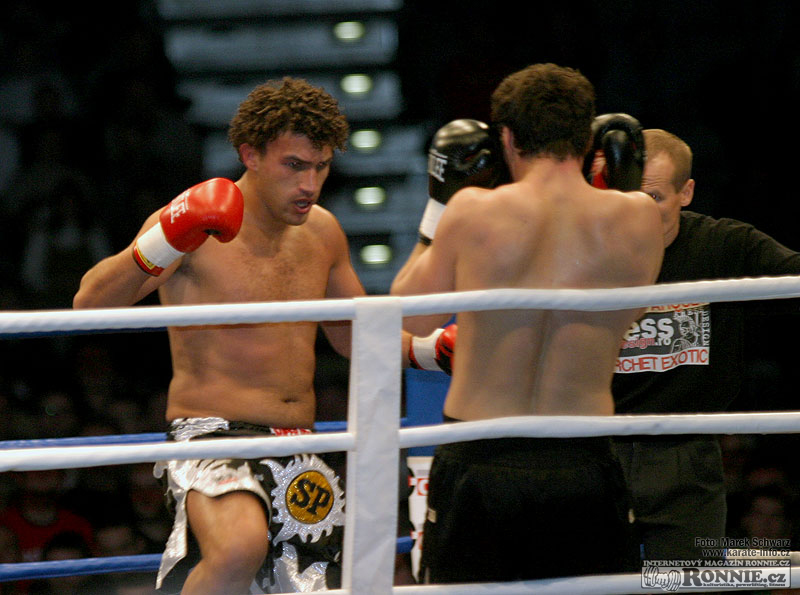 Druh� �tvrtfin�le:  Mounir Zekhnini vs. Shamil Abasov