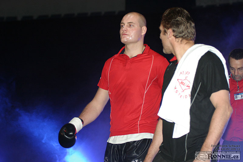 Vondr��k�v soupe� Holan�an Reamon Welboren