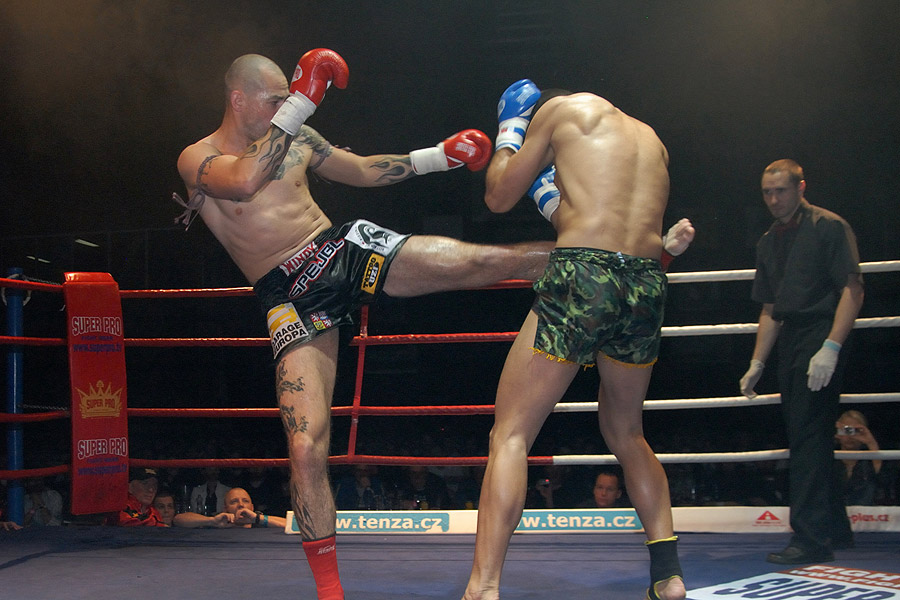 Ondra Hutn�k vs. David Keclik - hlavn� z�pas ve�era