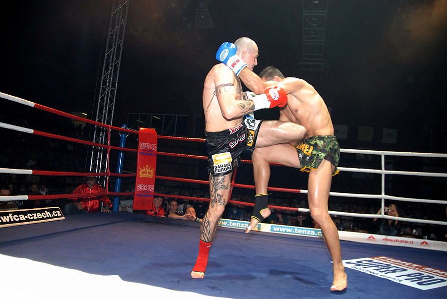Ondra Hutn�k vs. David Keclik - hlavn� z�pas ve�era