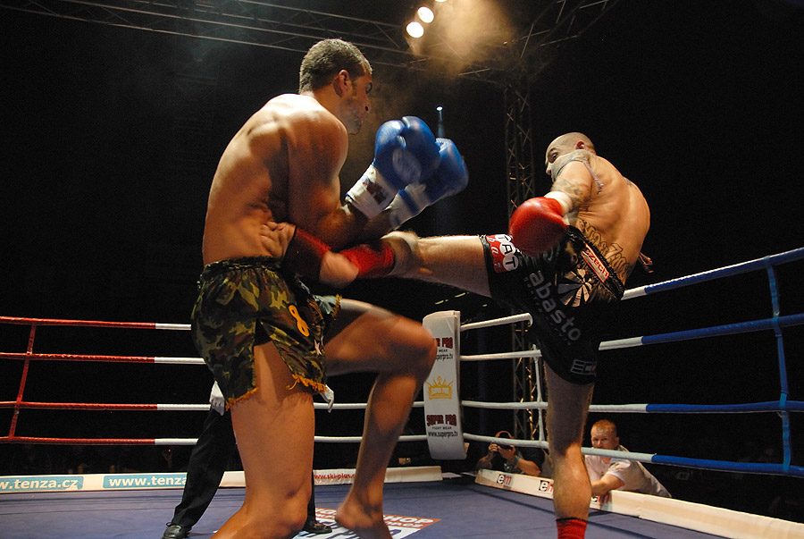 Ondra Hutn�k vs. David Keclik - hlavn� z�pas ve�era