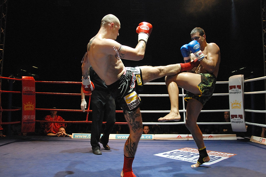Ondra Hutn�k vs. David Keclik - hlavn� z�pas ve�era