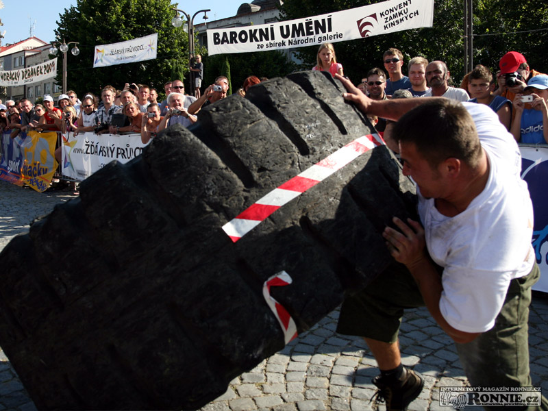 Franti�ek Bauer svedl s pneumatikou neuv��iteln� souboj...