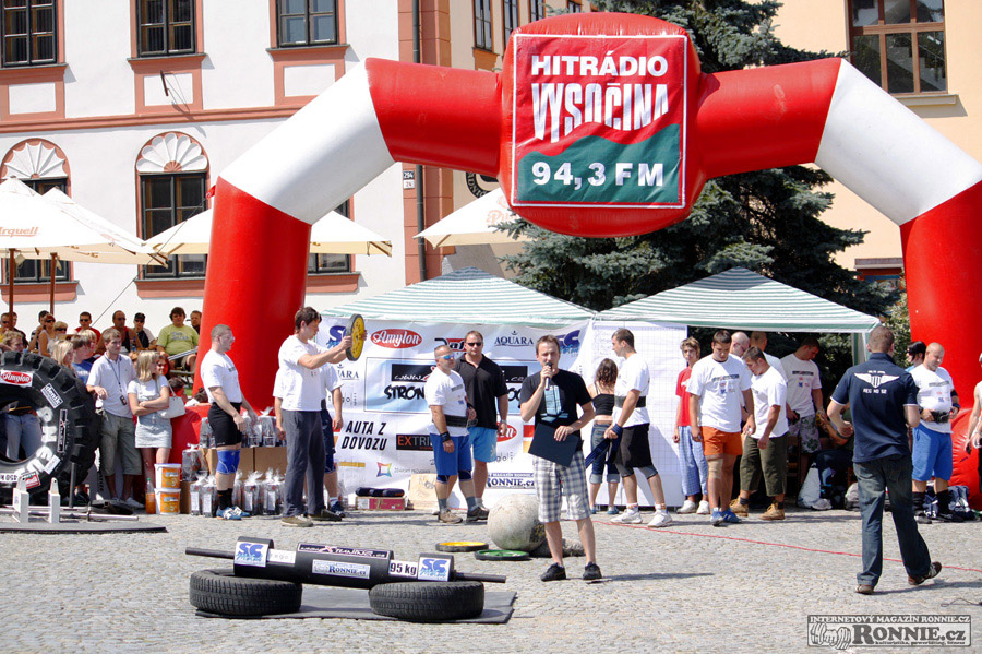 N�m�st� Republiky ve ���ru nad S�zavou, d�ji�ti kl�n� strongman�