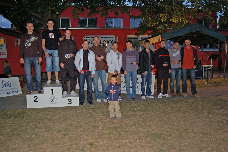 TOP 10 nejlep��ch mu�� v �R 2009, vpravo zakladatel sout�e Karel Vydra (14. m�sto celkov�)