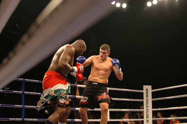 Ashwin Balrak (Surinam) vs. Tom� Hron (�esk� republika) + 95 kg, TITULOV� Z�PAS