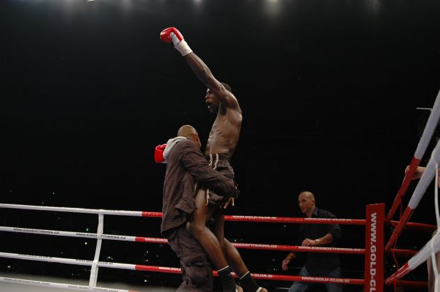 Ndombi Kande se raduje z v�t�zstv�