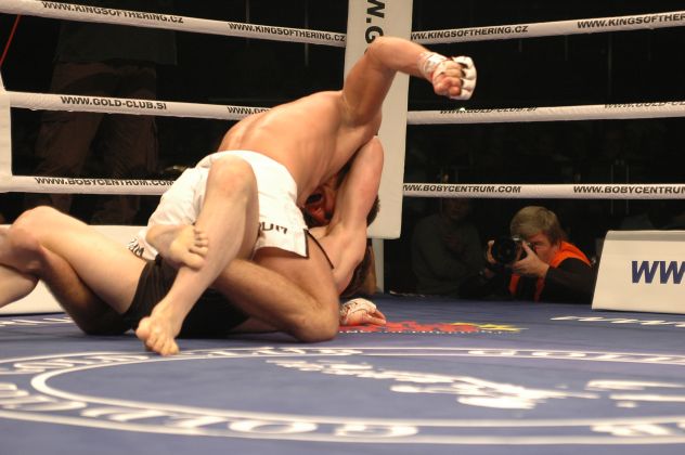 Arbi Agujev (�e�ensko) vs. Andr� Reinders (�R), -84 kg
