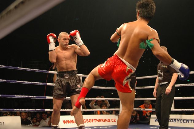 Emil Zoraj (Chorvatsko) vs. Kaoklai Kaennorassing (Thajsko), -79 kg
