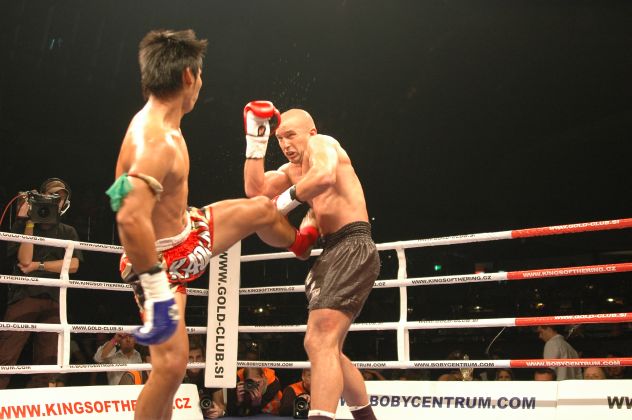 Emil Zoraj (Chorvatsko) vs. Kaoklai Kaennorassing (Thajsko), -79 kg