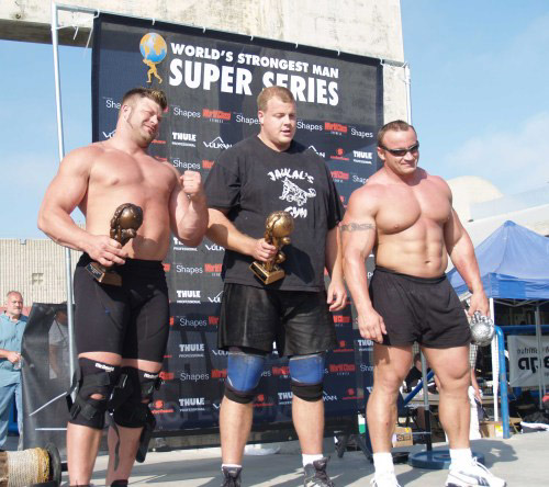 Jesse (vlevo) jako finalista jedn� ze sout�� Strongman Super Series
