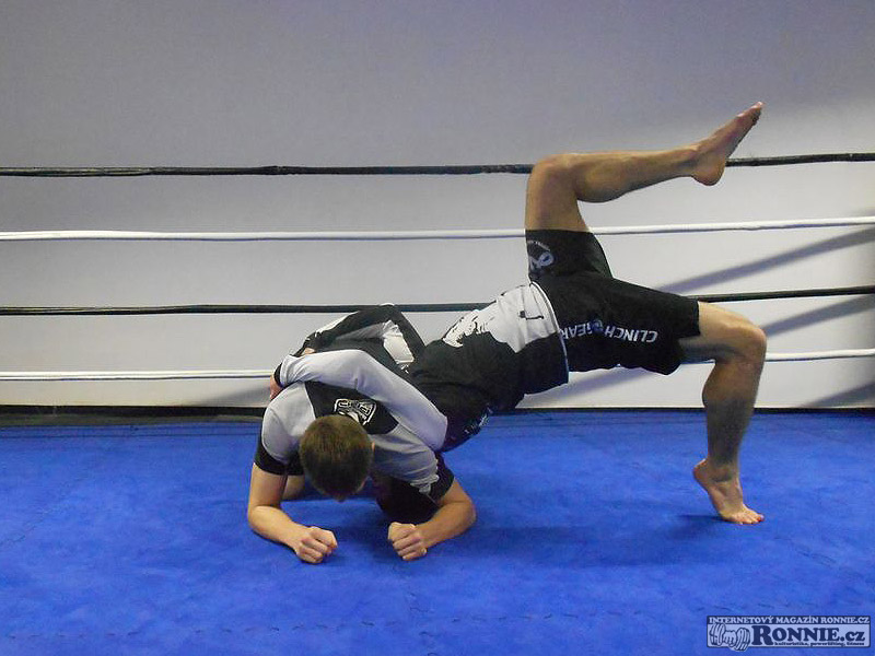 P�eskoky v mostu se sparing partnerem - f�ze 4