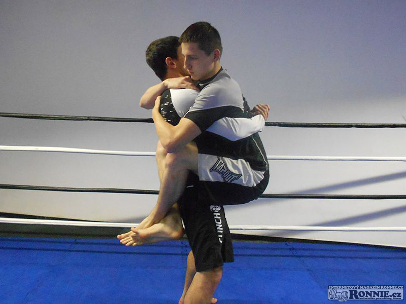P�edklony trupu vestoje se sparing partnerem - f�ze 1