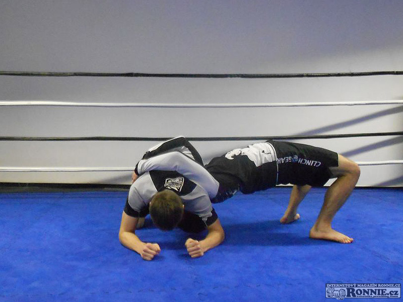 P�eskoky v mostu se sparing partnerem - f�ze 3