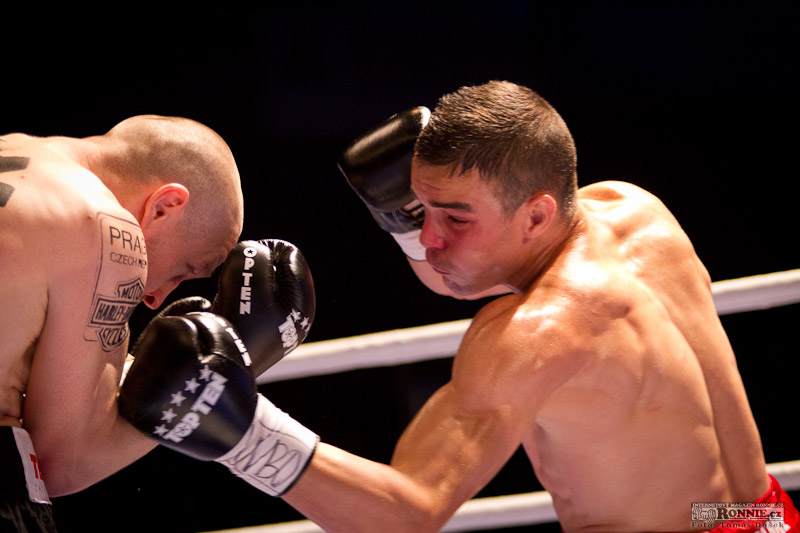 Luk� Kone�n� vs. Salim Larbi
