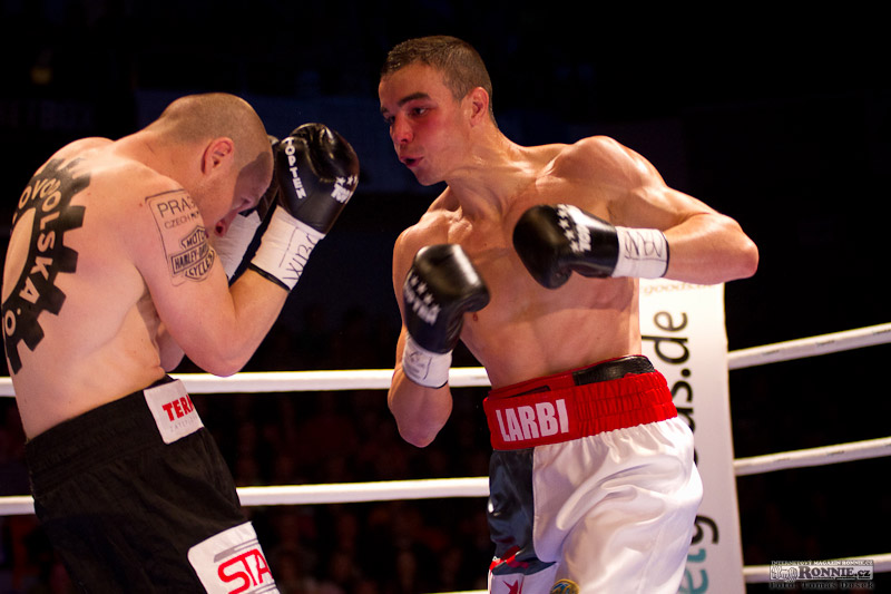 Luk� Kone�n� vs. Salim Larbi