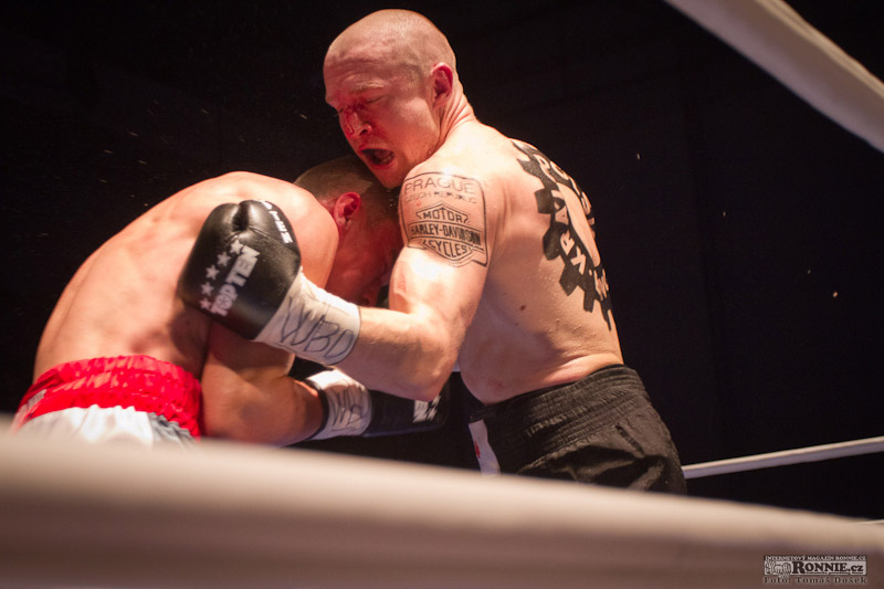 Luk� Kone�n� vs. Salim Larbi