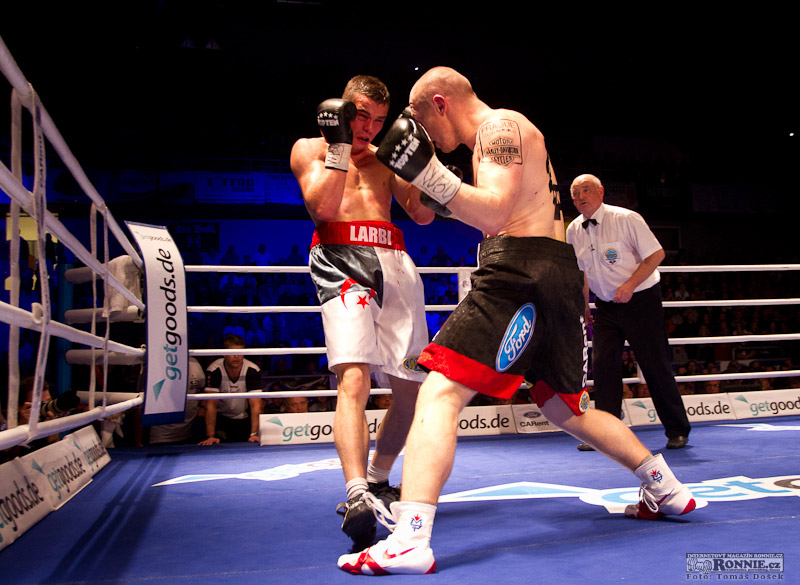 Luk� Kone�n� vs. Salim Larbi