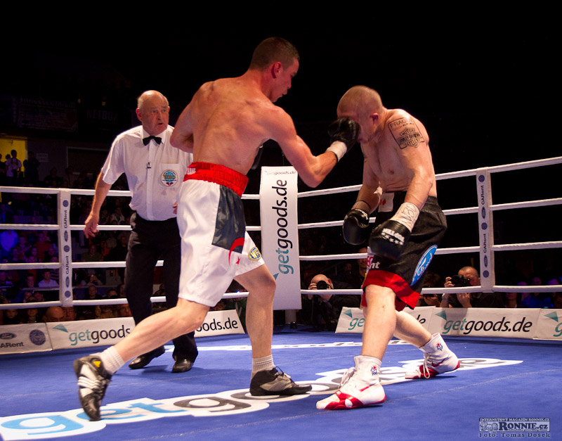 Luk� Kone�n� vs. Salim Larbi