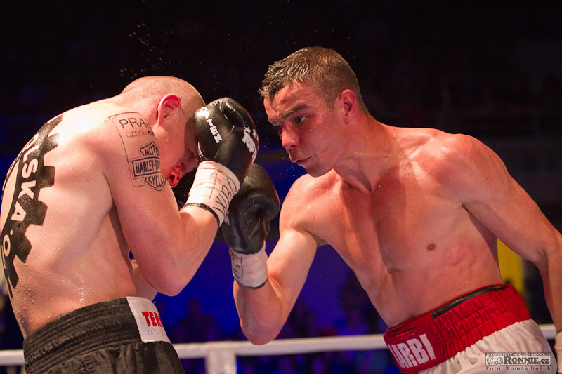 Luk� Kone�n� vs. Salim Larbi