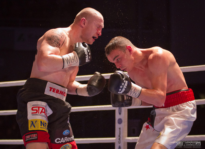 Luk� Kone�n� vs. Salim Larbi