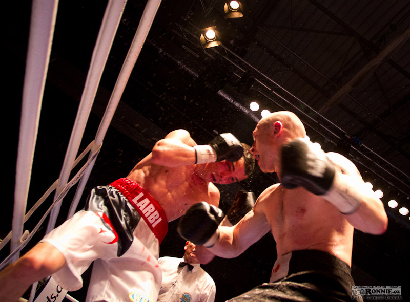 Luk� Kone�n� vs. Salim Larbi