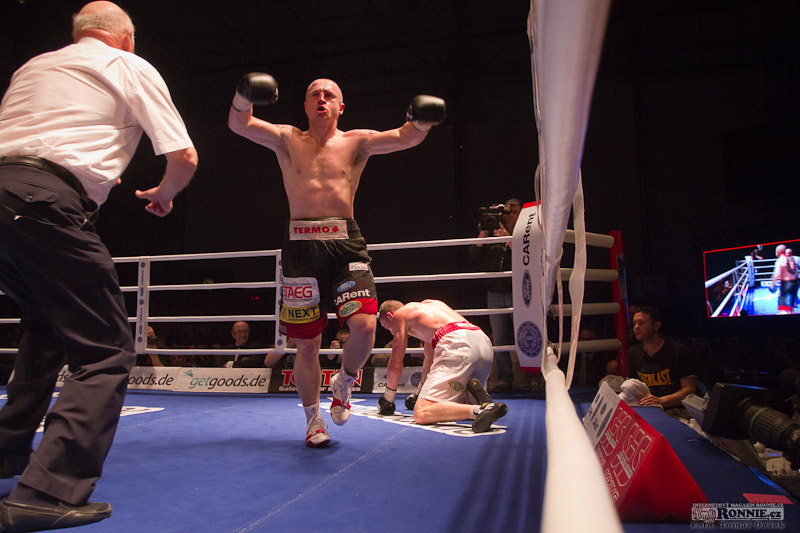 Luk� Kone�n� vs. Salim Larbi