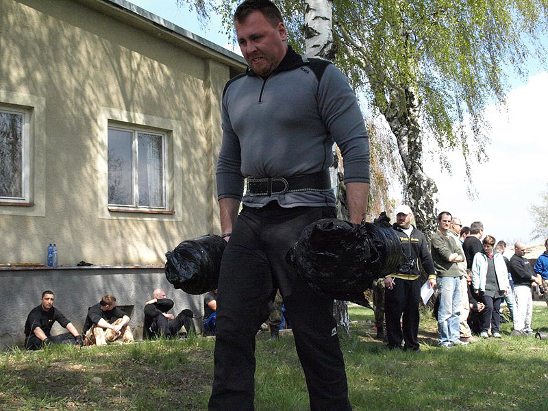 120 kg v rukou se hezky pronese...