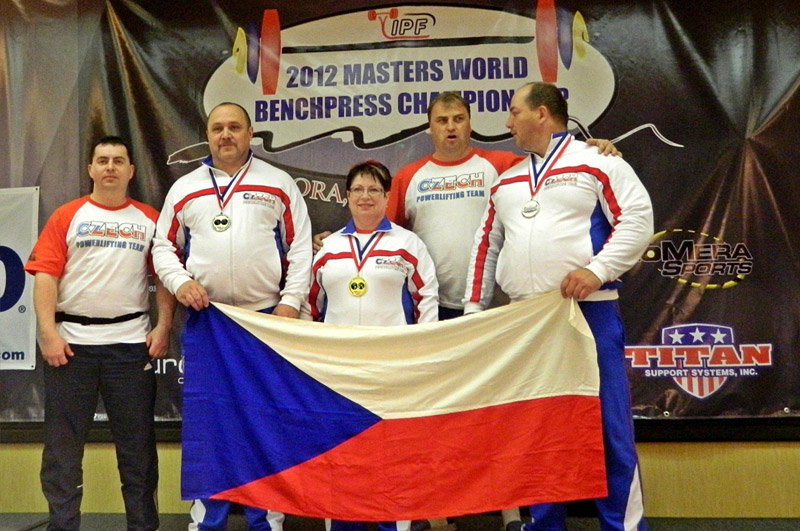 MS v bench-pressu masters 2012 v Americe