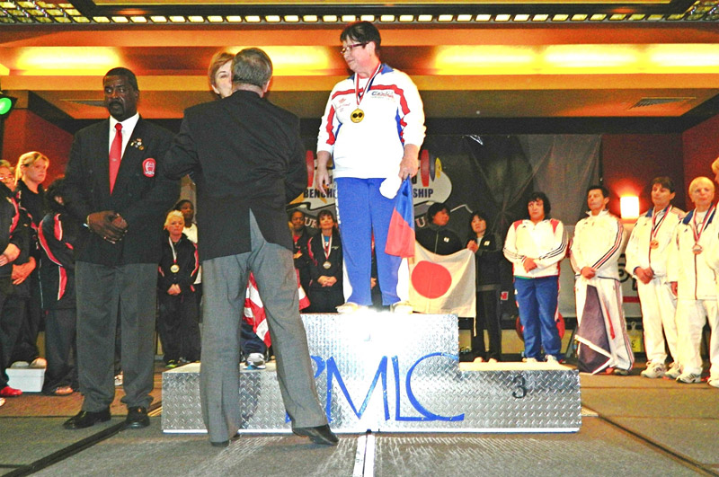 MS v bench-pressu masters 2012 v Americe