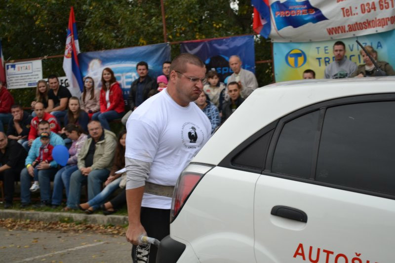 Igor Petr�k a b�h s automobilem