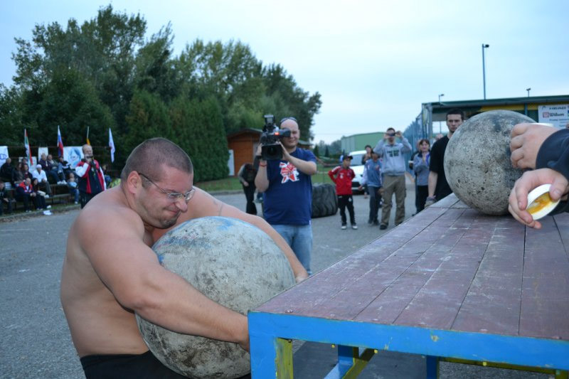 Igor Petr�k a t�m�� �sp�n� pokus p�i 190kg kouli