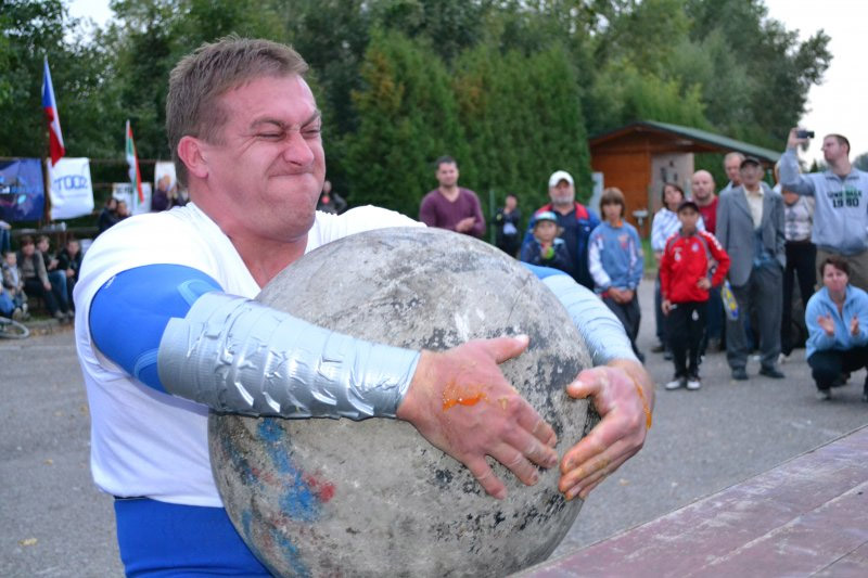 Golier�v v�t�zn� zdvih 190kg koule
