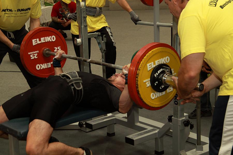 Zden�k Hrach p�i bench-pressu