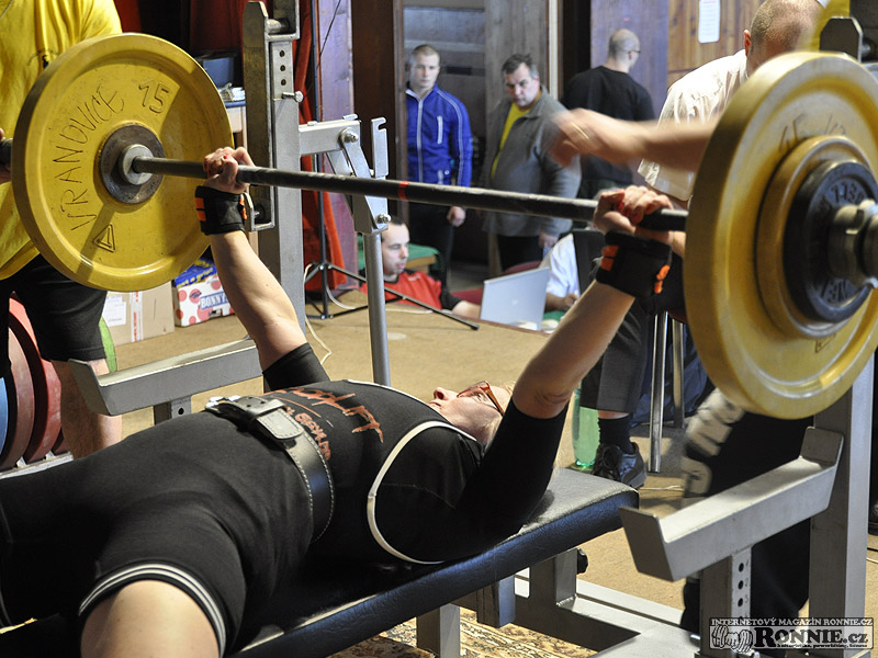 Mistrovstv� �R v bench-pressu junior� a masters 2013