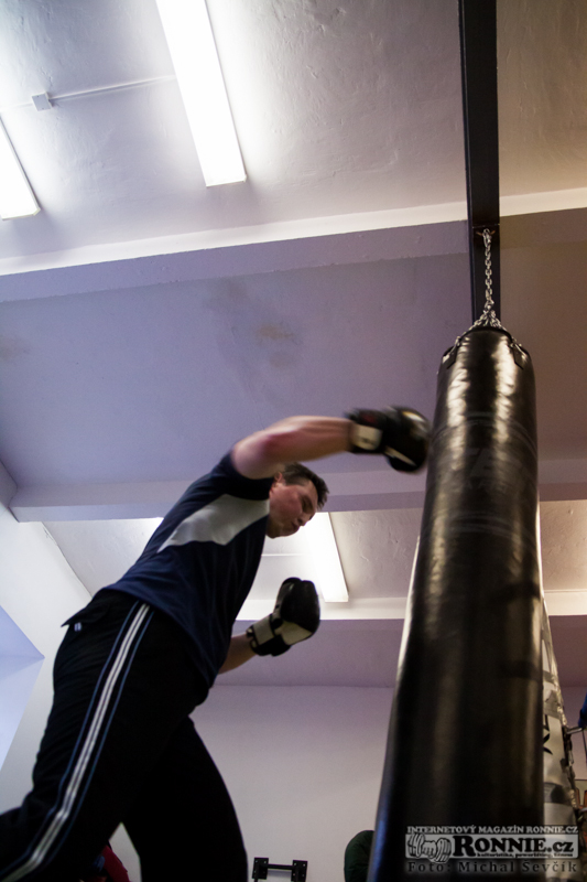 Tr�nink bojovn�k� v MMA Brno