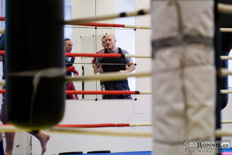 Tr�nink bojovn�k� v MMA Brno