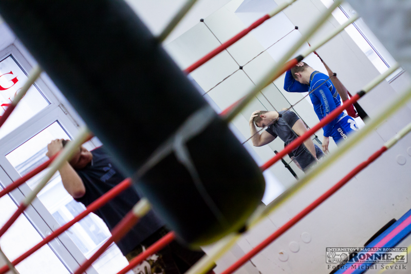 Tr�nink bojovn�k� v MMA Brno