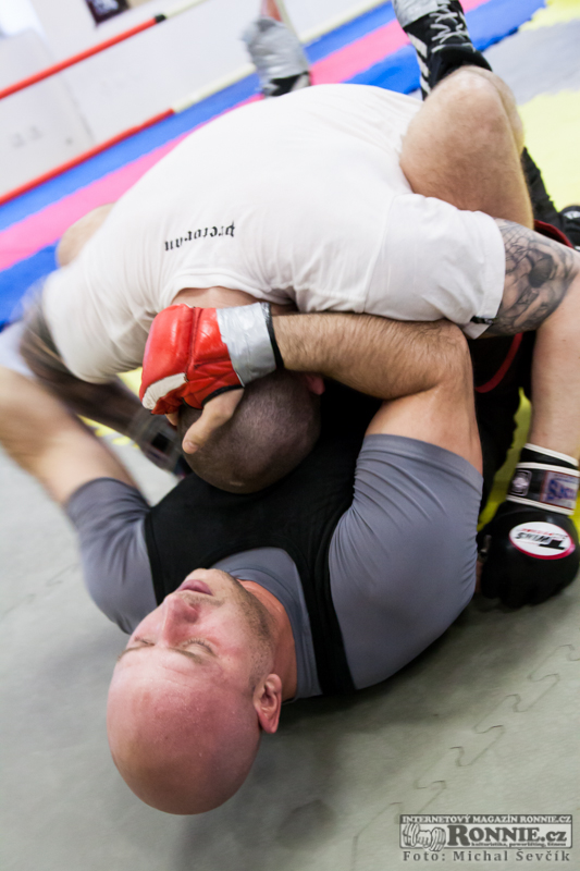 Tr�nink bojovn�k� v MMA Brno