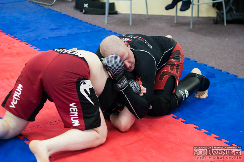 Tr�nink bojovn�k� v MMA Brno