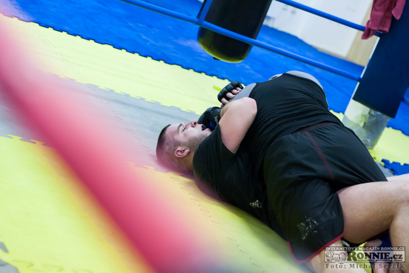 Tr�nink bojovn�k� v MMA Brno