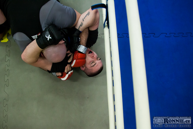 Tr�nink bojovn�k� v MMA Brno