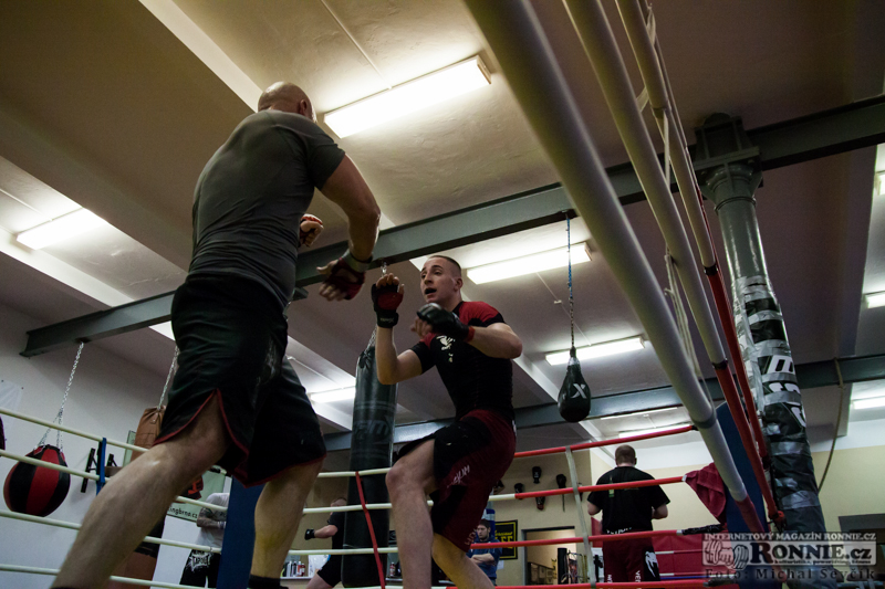 Tr�nink bojovn�k� v MMA Brno