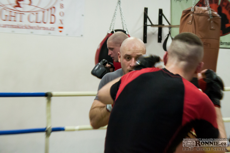 Tr�nink bojovn�k� v MMA Brno