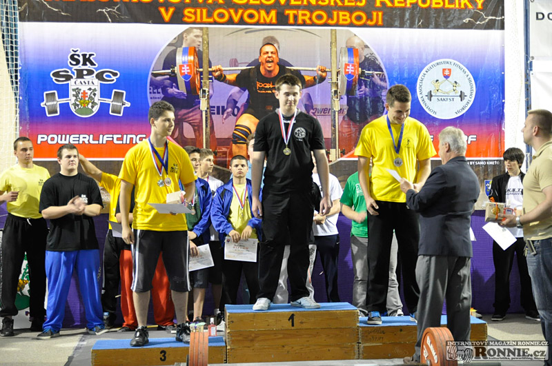 Mistrovstv� SR v silov�m trojboji junior� a dorostu 2013 s ��ast� na�ich