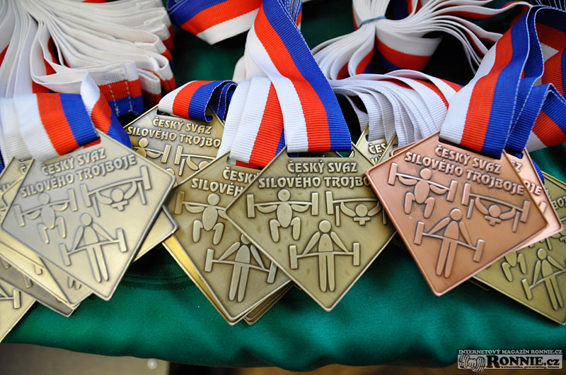Mistrovstv� ji�n� Moravy v silov�m trojboji mu�� a �en 2014