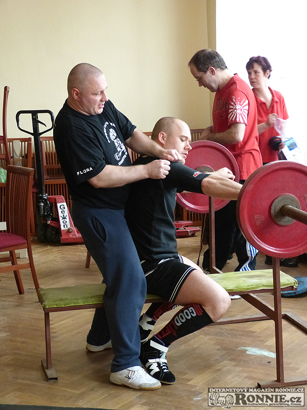 Mistrovstv� �R mu�� a �en v silov�m trojboji 2014