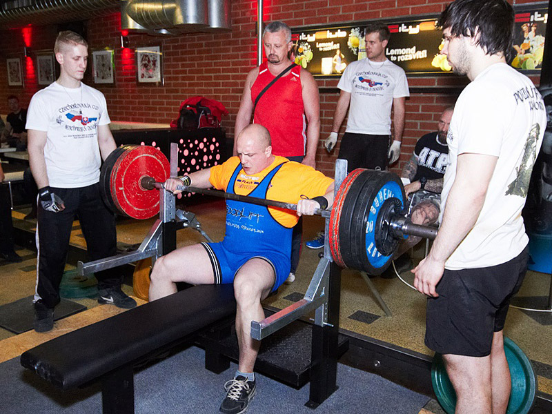 �esko-slovensk� poh�r v bench-pressu a mrtv�m tahu 2014