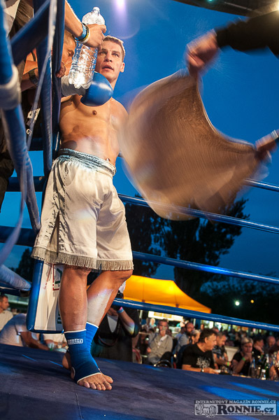 Yangame�s Fight Night
