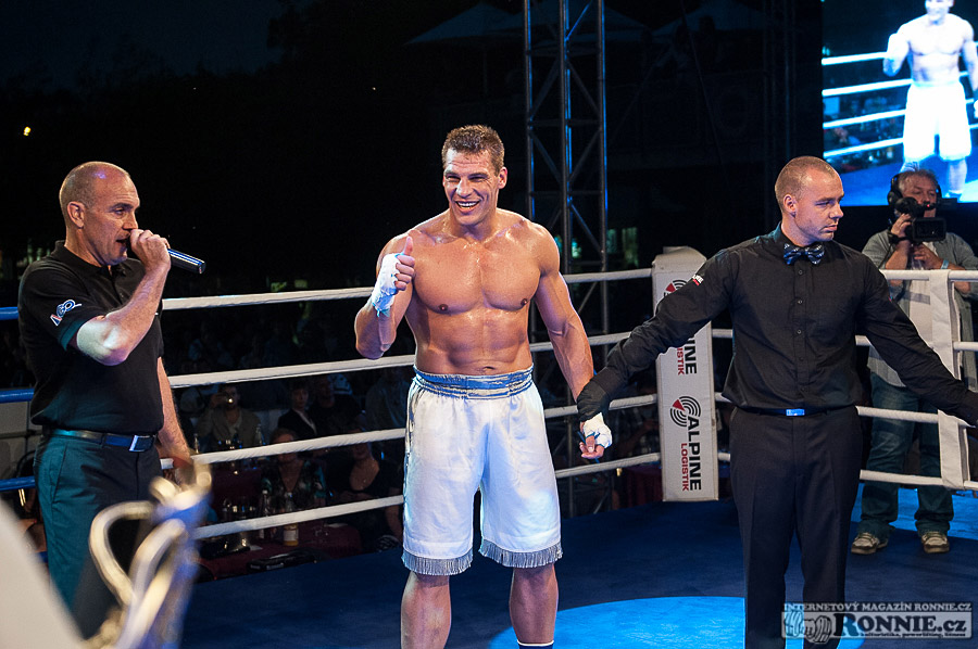 Yangame�s Fight Night